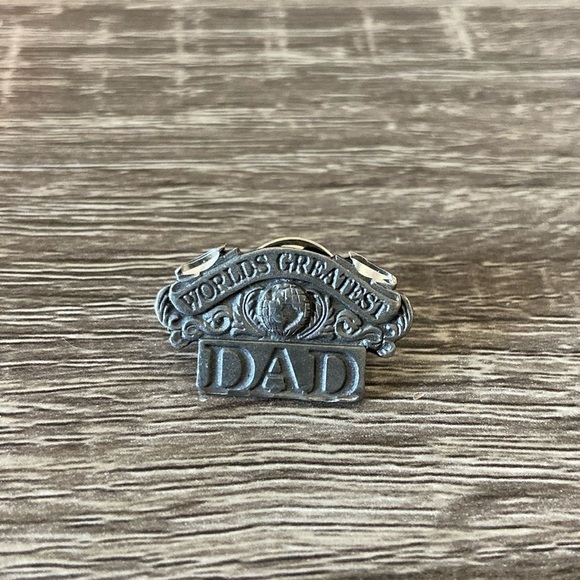 World’s Greatest Dad pewter pin Father’s Day holiday gift birthday party family - Picture 10 of 10